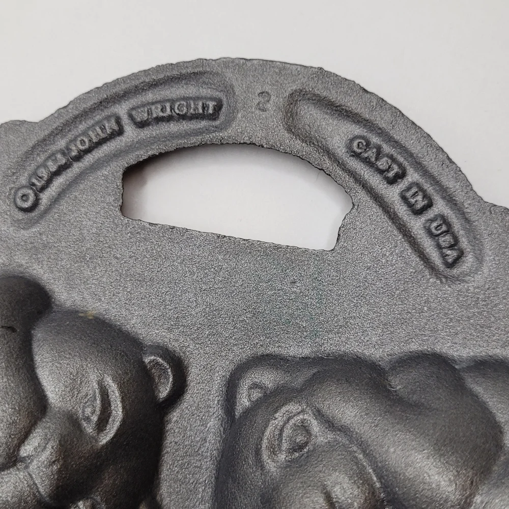 Vintage John Wright 1984 Teddy Bear Cast Iron Muffin Cornbread Baking Pan USA